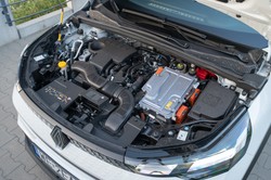 Nowa hybryda pali 4,8 l/100 km. Taniej niż z LPG?