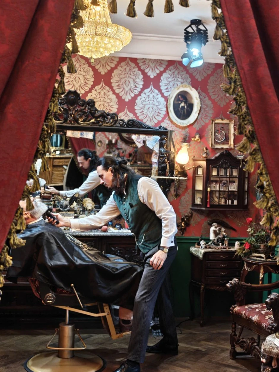 Vladimir dok ulepšava svoje mušterije