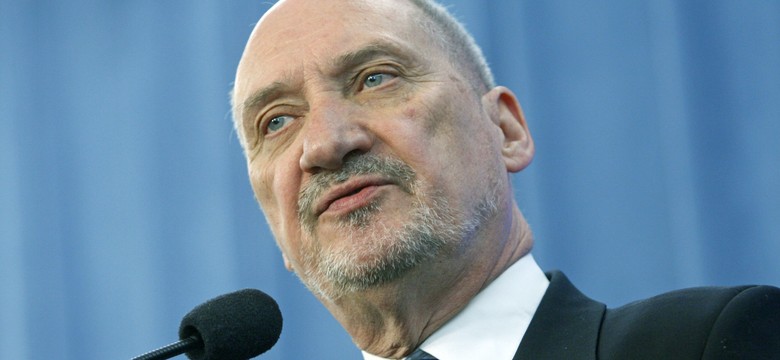Macierewicz o decyzji prokuratury: Kpina z praworządności