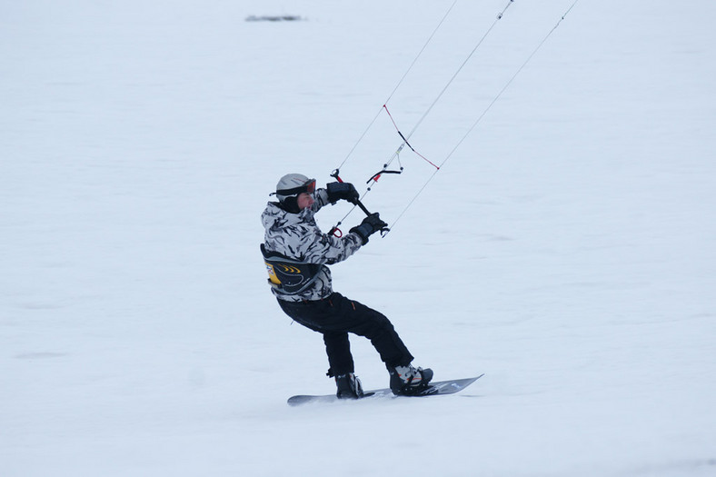 Sporty w terenie: żeglarstwo lodowe oraz snowkite