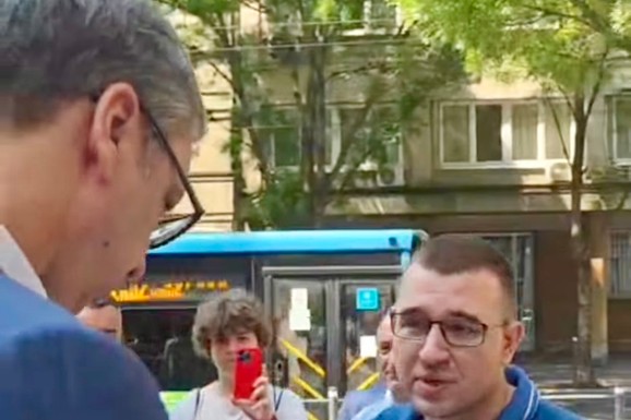 Deo radnika GSP ispred Predsedništva, Vučić izašao da razgovara s njima: "Primio sam zahteve, pripremićemo odgovor u roku od sedam dana" (VIDEO)