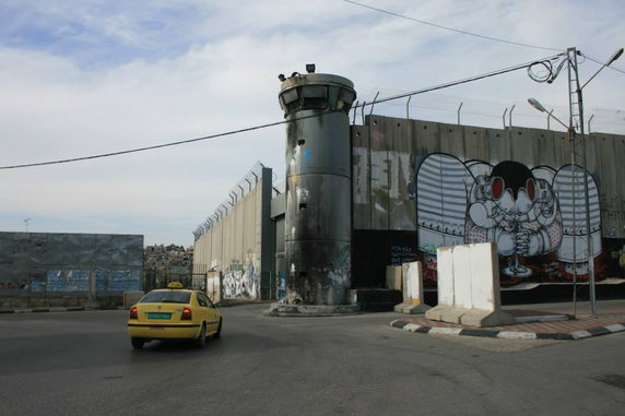 Mur między strefą izraelską i palestyńską w Betlejem, w Autonomii Palestyńskiej