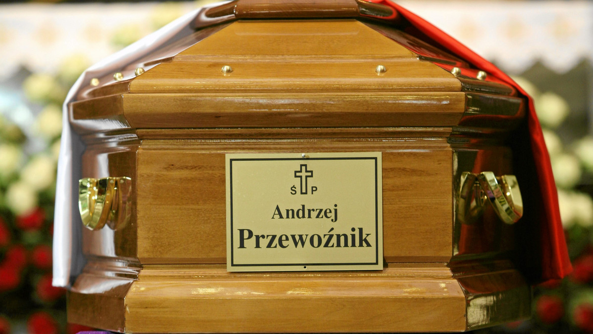Rodzina Andrzeja Przewoźnika będzie mogła ubiegać się o wgląd w akta rosyjskiego śledztwa wobec sprawców kradzieży jego kart z miejsca katastrofy smoleńskiej i wypłaty pieniędzy z jego konta.
