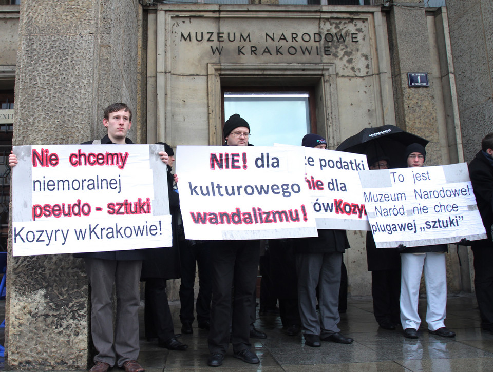 Protest przeciwko pracom Katarzyny Kozyry