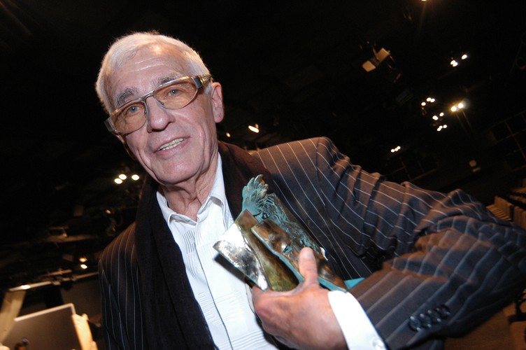 Adam Hanuszkiewicz odszedł 4 grudnia 2011 roku