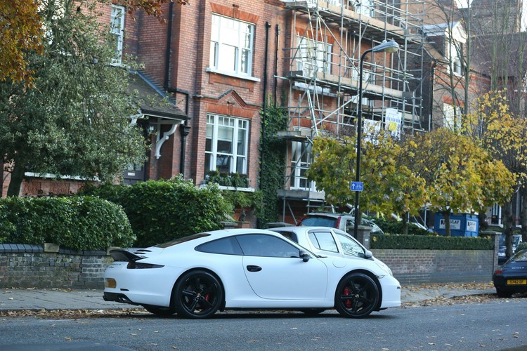 Porsche 911 carrera S którym teraz jeździ Wojciech Szczęsny