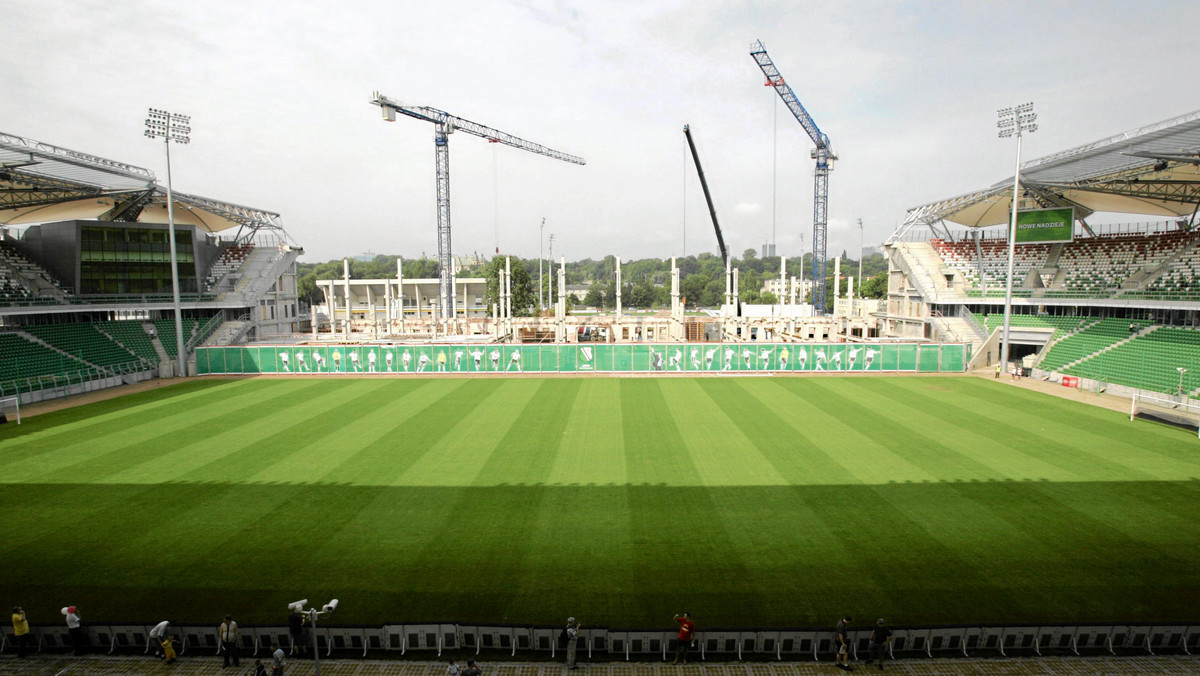 "Życie Warszawy": Na wybudowany za miejskie pieniądze stołeczny stadion Legii być może już wkrótce zaczniemy mówić - Pepsi Arena. Klub negocjuje sprzedaż nazwy.