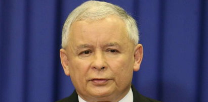 Kaczyński lubi jak ochrona straszy bronią?