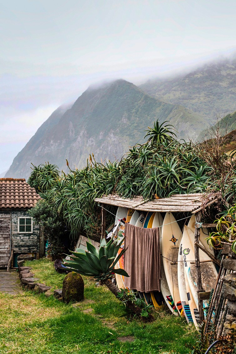 SURF-SPOT Die Insel São Jorge gilt als heimliches Paradies für Wellenreiter.