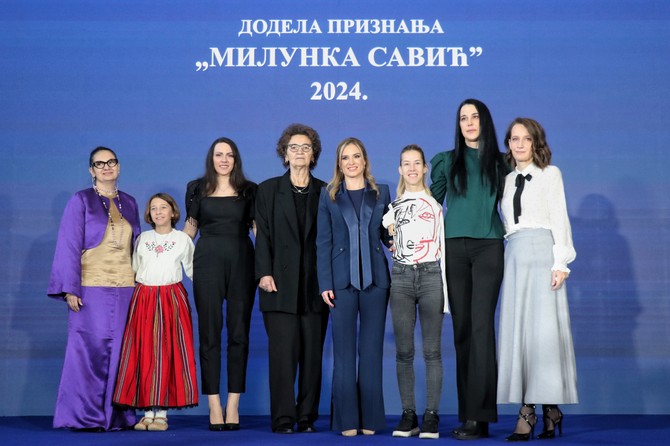 Dobitnice nagrade Milunka Savić sa ministarkom za brigu o porodici i demografiju MilicomĐurđević Stamenkovsk