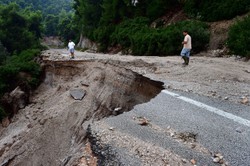 Trąba powietrzna nad Peloponezem, auta spłynęły do morza. "Biblijne zniszczenia" [ZDJĘCIA]