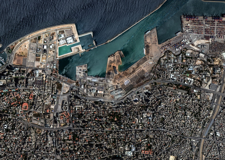 Zdjęcia satelitarne po eksplozji w Bejrucie