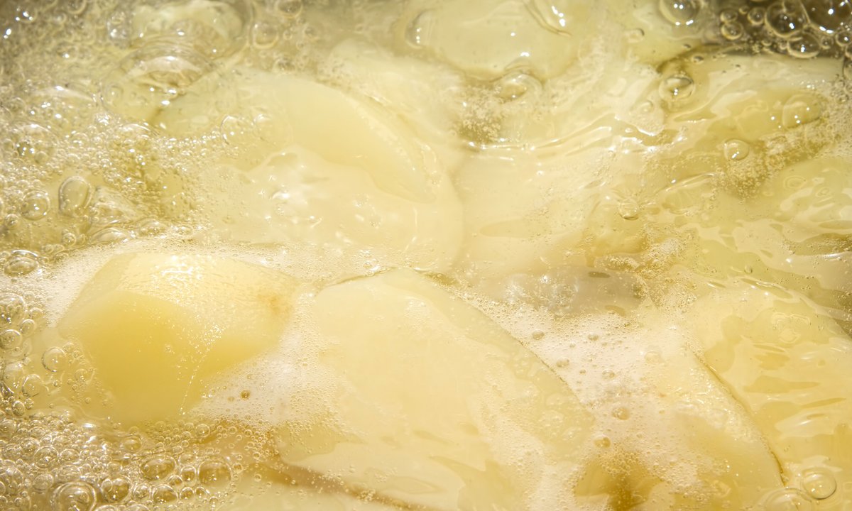 Ziemniaki tracą wartości podczas gotowania. Jeden błąd robi większość z nas