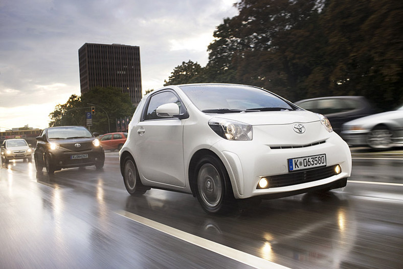 Toyota iQ: sześć nowinek technicznych zwiększających kabinę pasażerską