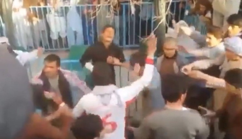 Razularena masa ubija ženu