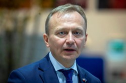 Prezydent zaproponował polski SAFE 0 proc. Jest komentarz unijnego komisarza ds. budżetu