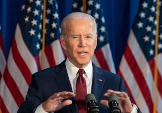 Joe Biden przeprasza się z ropą naftową i gazem ziemnym