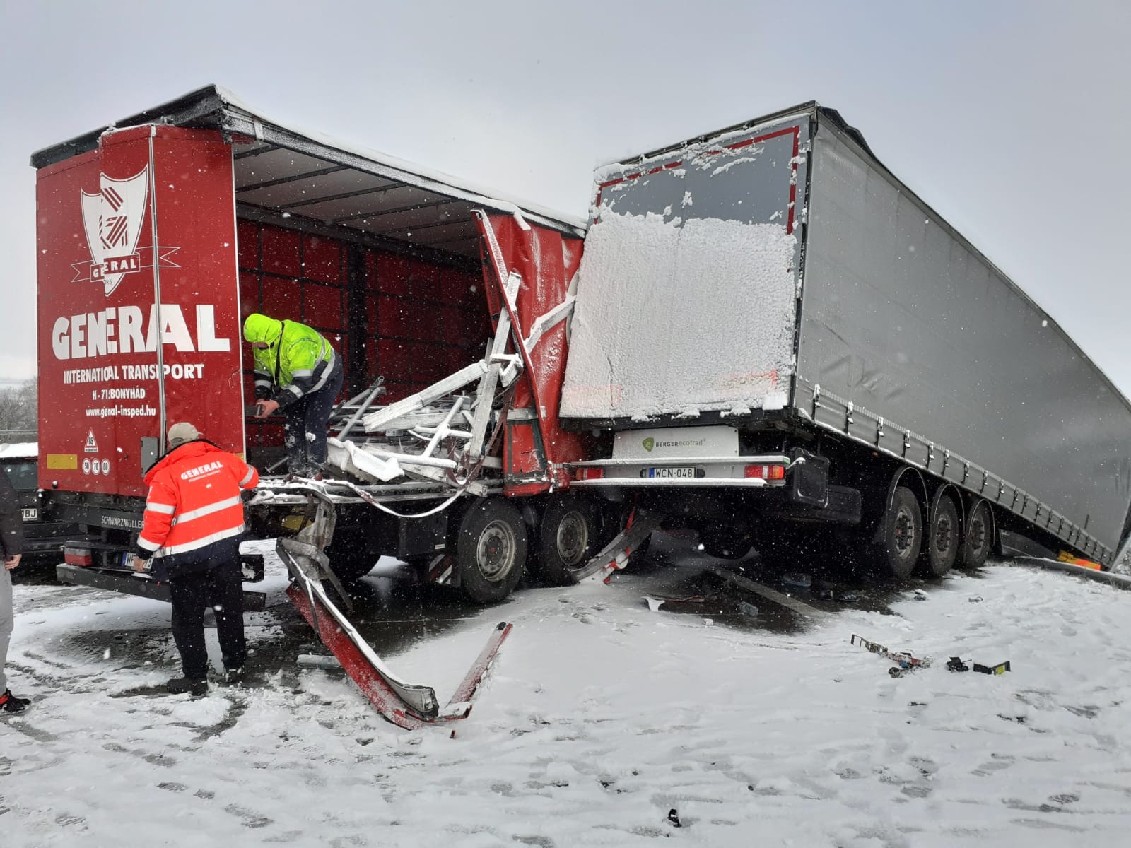 Na diaľnici D1 v smere na Prahu havarovalo najmenej 20 áut.