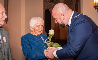 Wrocławscy seniorzy pokazują, czym jest prawdziwa miłość! 