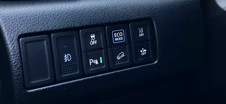 Czy masz taki przycisk w samochodzie? Warto wiedzieć, za co odpowiada