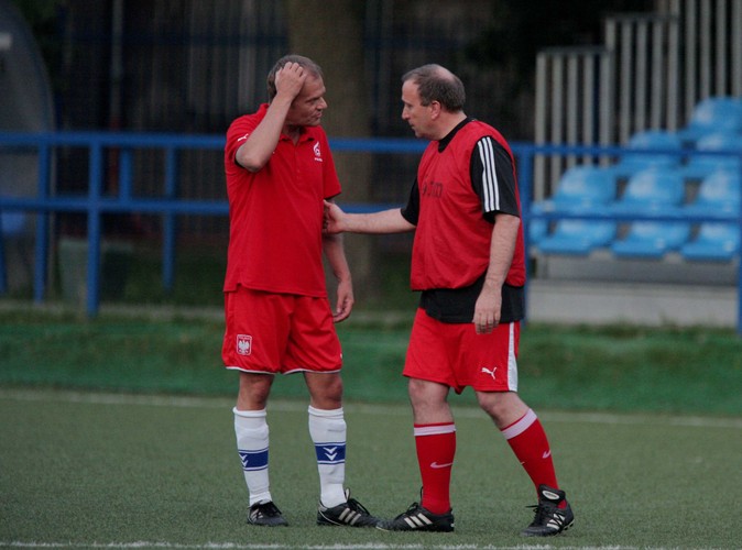 Donald Tusk i Grzegorz Schetyna na boisku Polonii Warszawa