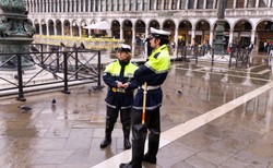 Strażnicy miejscy jak atleci. Ostre wymagania wobec kandydatów w Wenecji