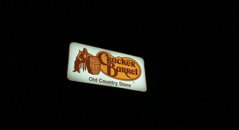 A Cracker Barrel hostess said that seating and serving busloads of diners are one the biggest challenges of the job.Mary Meisenzahl/Insider