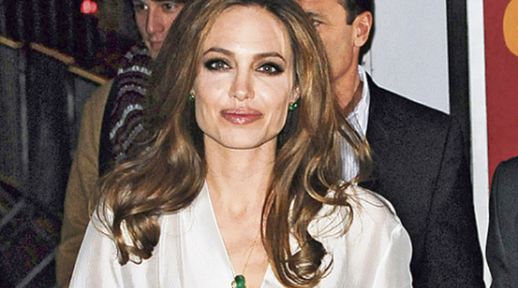 Babát vár Angelina Jolie?