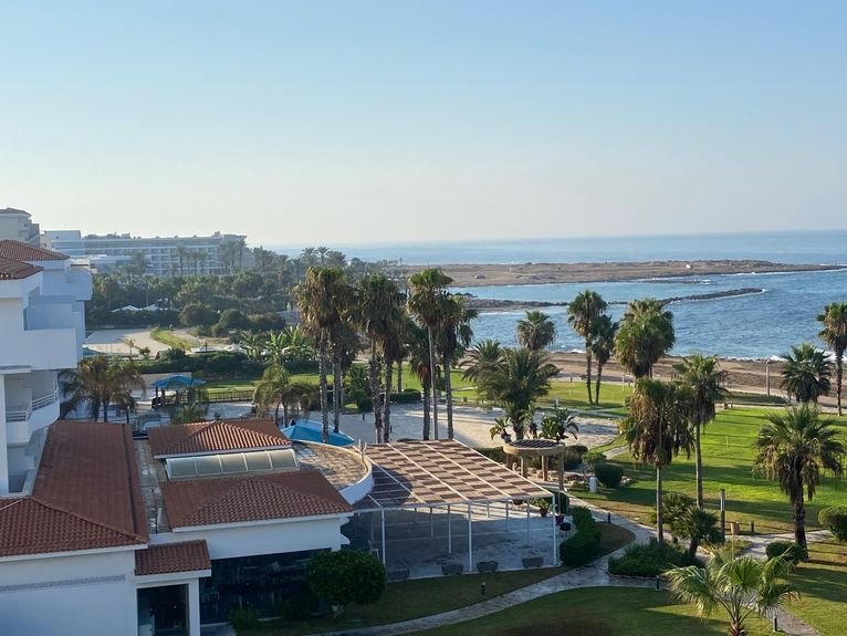 Pafos - piękny, nadmorski hotel zamknięty na głucho