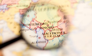 Kosowianie pokazali czerwoną kartkę elitom