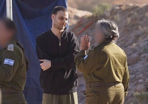 Prve fotografije Alona Ohela nakon oslobađanja iz Gaze