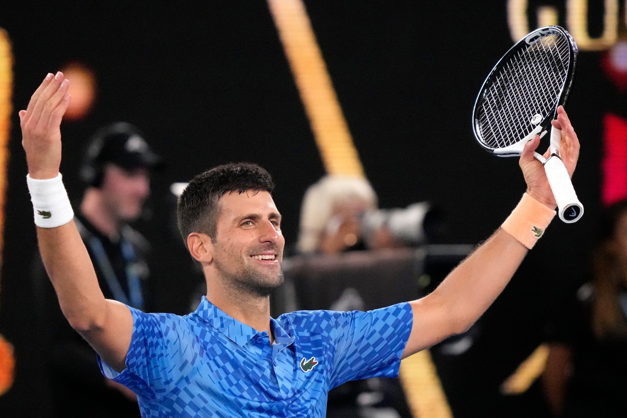 Srbský tenista Novak Djokovič oslavuje po jeho výhre nad Grékom Stefanosom Tsitsipasom vo finále dvojhry mužov na grandslamovom turnaji Australian Open.
