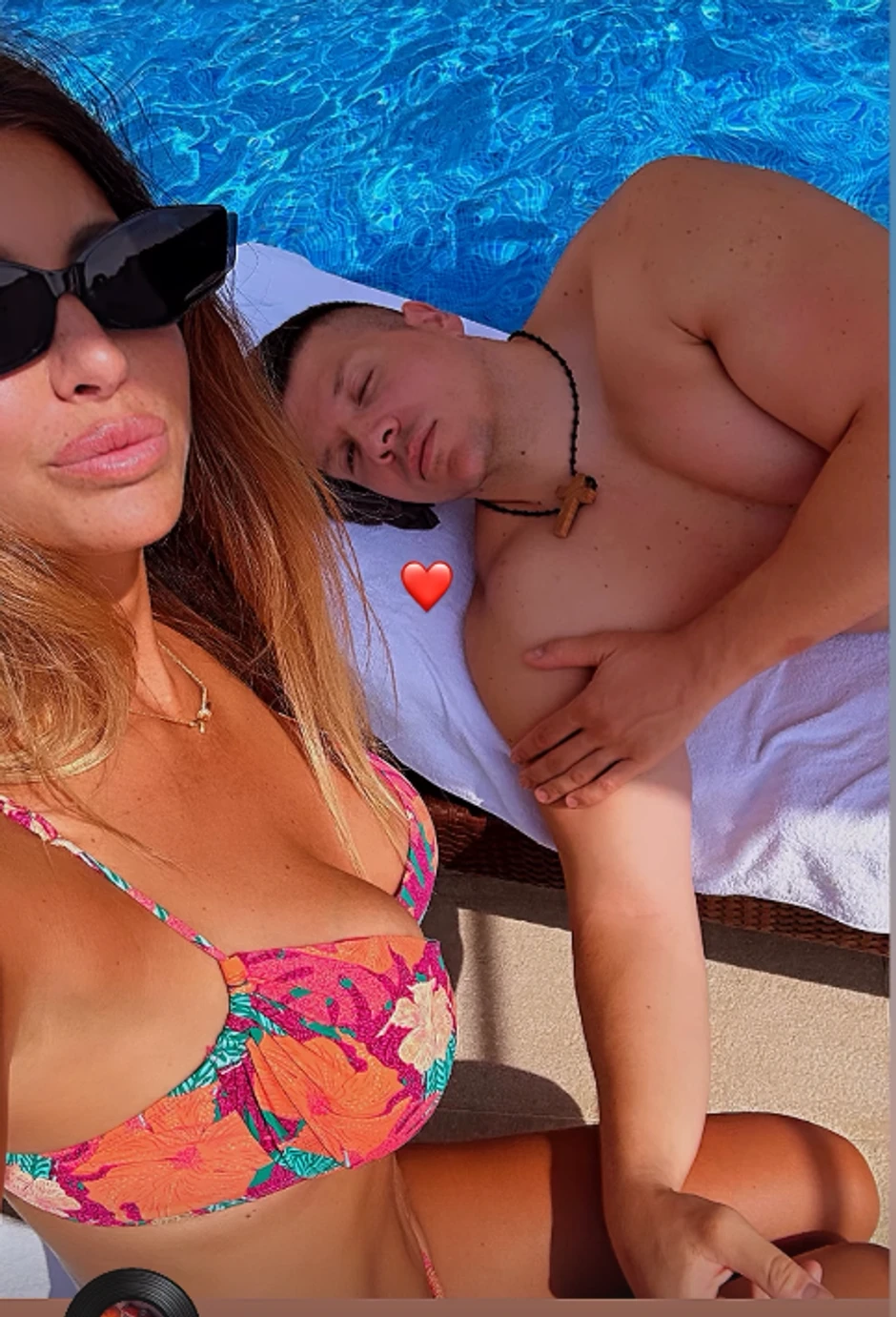 Jelena Radanović u bikiniju, Sloba spava