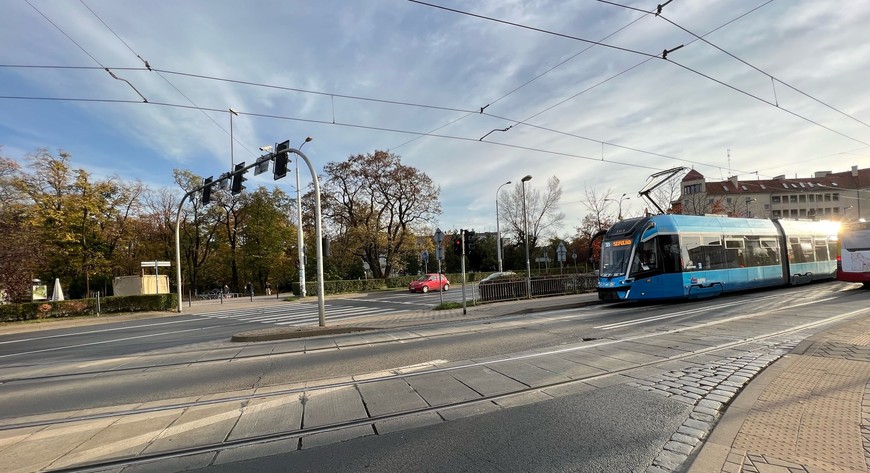 Tramwaje w kierunku Sępolna od soboty pojadą przez most Szczytnicki stałą trasą, w przeciwną stronę objazdem