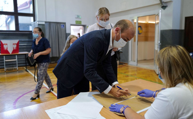 Budka: Cały aparat państwowy został w wyborach zaangażowany nielegalnie po stronie Andrzeja Dudy