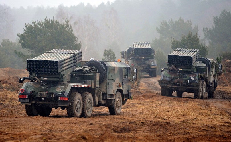 Pododdziały 5. Lubuskiego Pułku Artylerii biorą udział w zgrupowaniu na poligonie w Drawsku Pomorskim, 5 marca 2014. Artylerzyści wykonywali w środę strzelania z wyrzutni rakiet WR-40 Langusta (na zdjęciu). W szkoleniu poligonowym bierze udział niemal 700 żołnierzy i blisko 150 jednostek sprzętu. Fot. (mgo) PAP/Marcin Bielecki