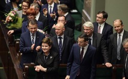 Z tłumaczem czy bez? Ministrowie rządu Szydło (z oporami) zdradzili, jakie znają języki