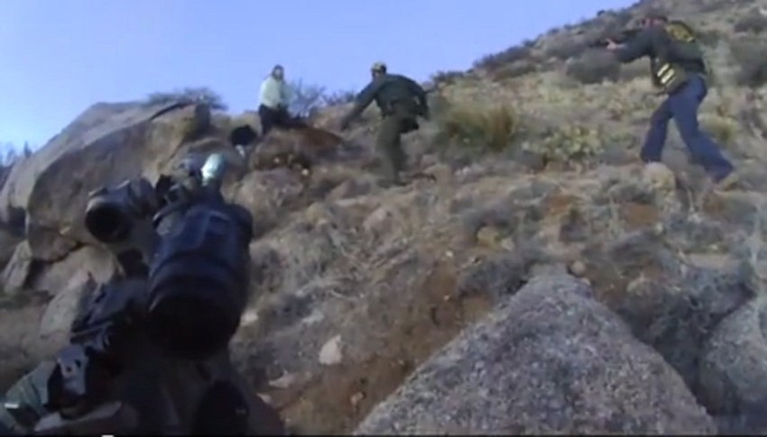 Posle pucnja su jurnuli na njega, mada nije jasno zašto...