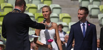 Wow! Wzięli ślub na stadionie