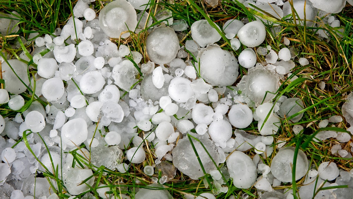 Uwaga na burze z gradem w południowo-zachodniej Polsce. Instytut Meteorologii i Gospodarki Wodnej wydał ostrzeżenia dla południowych części województw: dolnośląskiego, opolskiego, śląskiego i małopolskiego.