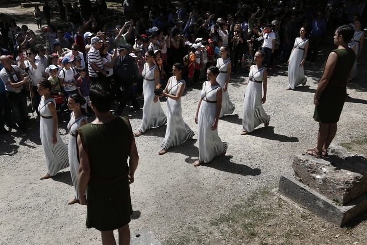 W ruinach świątyni Hery wzniecony został olimpijski ogień