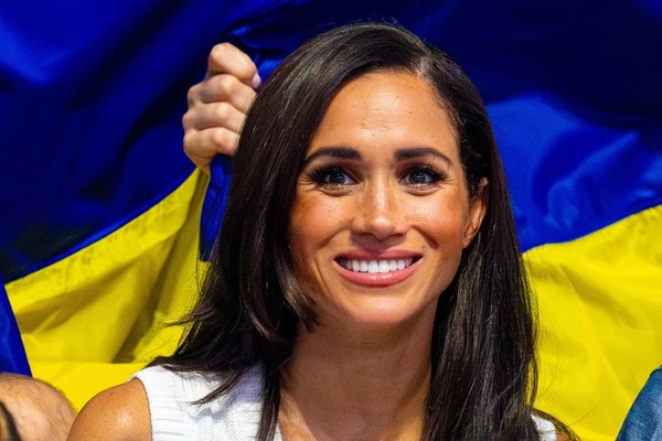 Megan i Hari MOKRI U PLIĆAKU i ljudi imaju LANČANI TRANSFER BLAMA: "Ili su GLUPI za medalju ili BEZOBRAZNI van svake mere", zbog ovog snimka ih zovu kraljevi licemerja