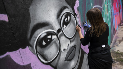 Graffitisek rohamozták meg a Filatorigát világhírűvé vált falát