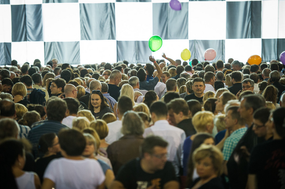 Publiczność na koncercie Roda Stewarta w Atlas Arenie w Łodzi