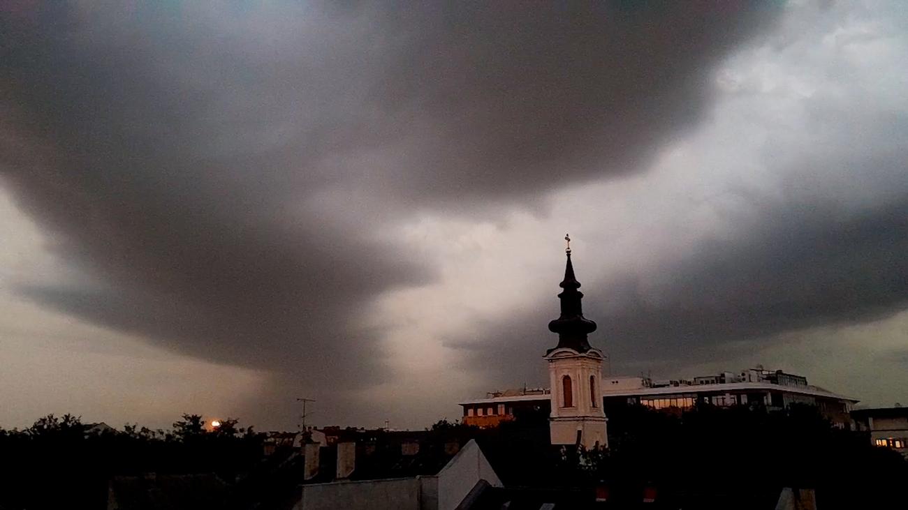 RHMZ gab eine neue Warnung heraus: Diese drei Teile Serbiens sollten sich auf den Sturm vorbereiten