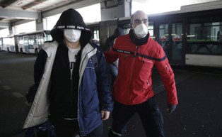 Czy to już panika? Psycholog o koronawirusie: Im więcej wiemy, tym mniej się obawiamy