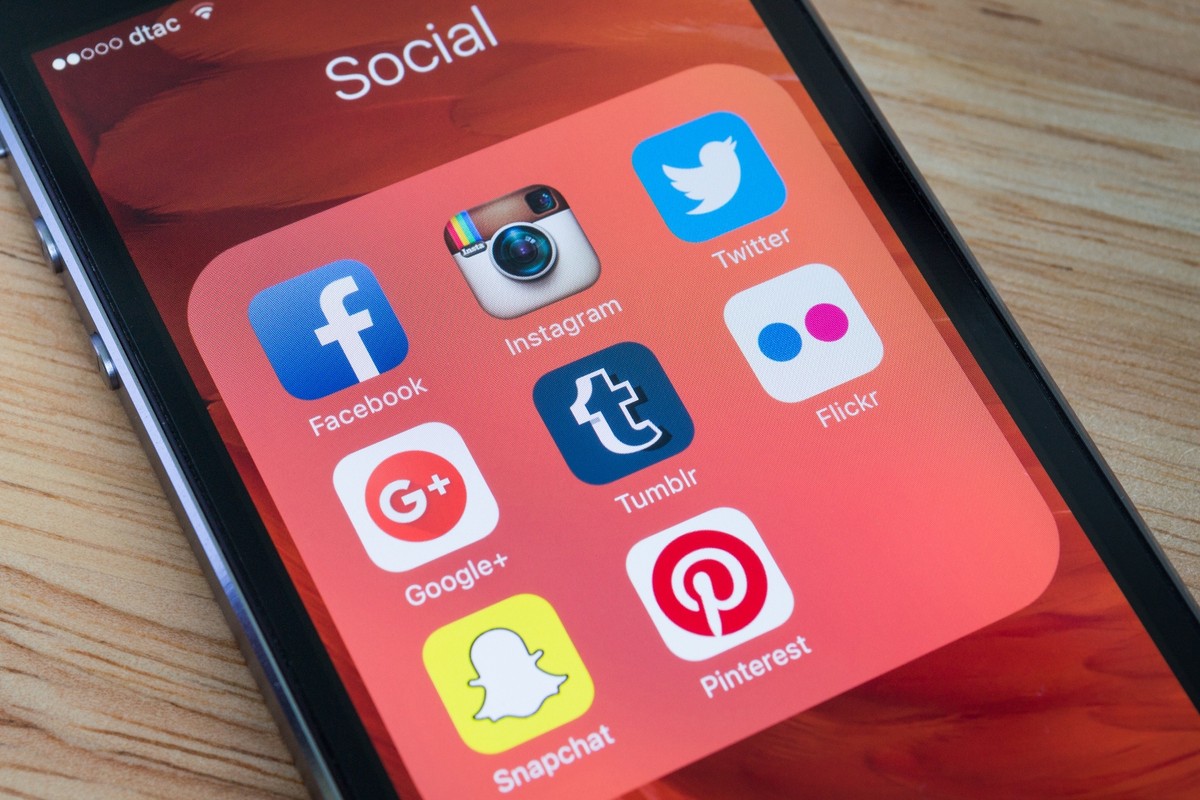 Facebook to oczywistość. Każdy ma konto, bo wypada je mieć, ale cyfrowe życie jest gdzie indziej. Prawdziwie bliskie kontakty społeczne są na Snapchacie
