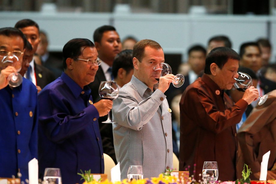 China's Premier Li Keqiang, Cambodia's Prime Minister Hun Sen, Russia's Prime Minister Dmitry Medvedev, and Philippine President Rodrigo Duterte raise their glasses at the opening toast of the ASEAN Summit gala dinner in Vientiane, Laos, September 7, 2016.