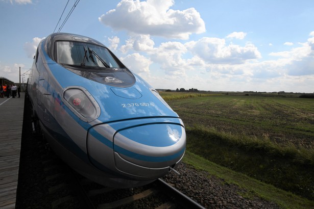 Pociag Pendolino podczas prezentacji na torze doswiadczalnym