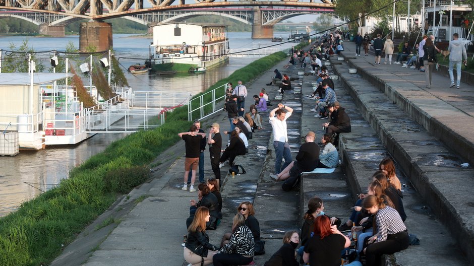 Alkohol nad Wisłą w Warszawie znów dozwolony  